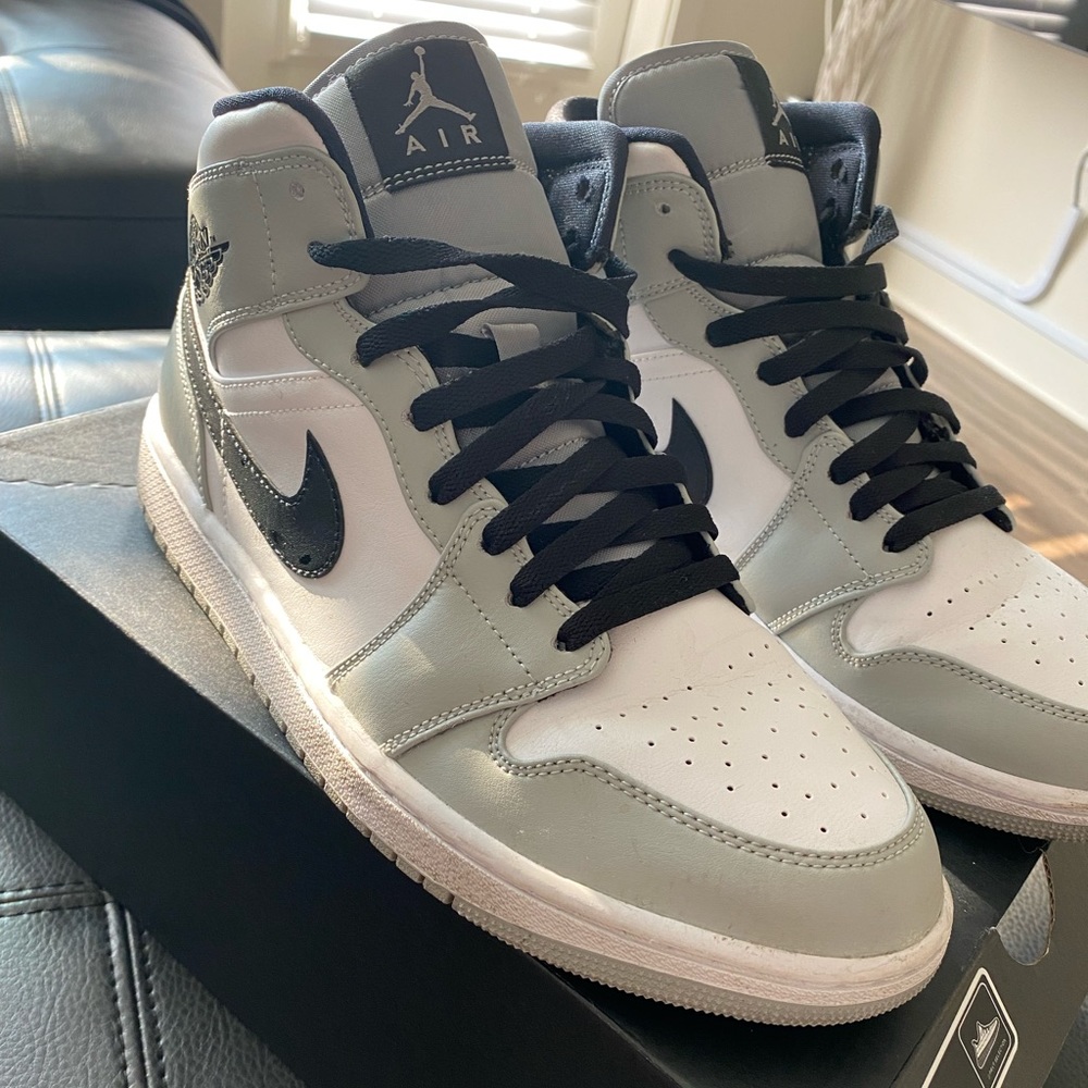 Used Nike Dunks Mid Top - Picture 5 of 5